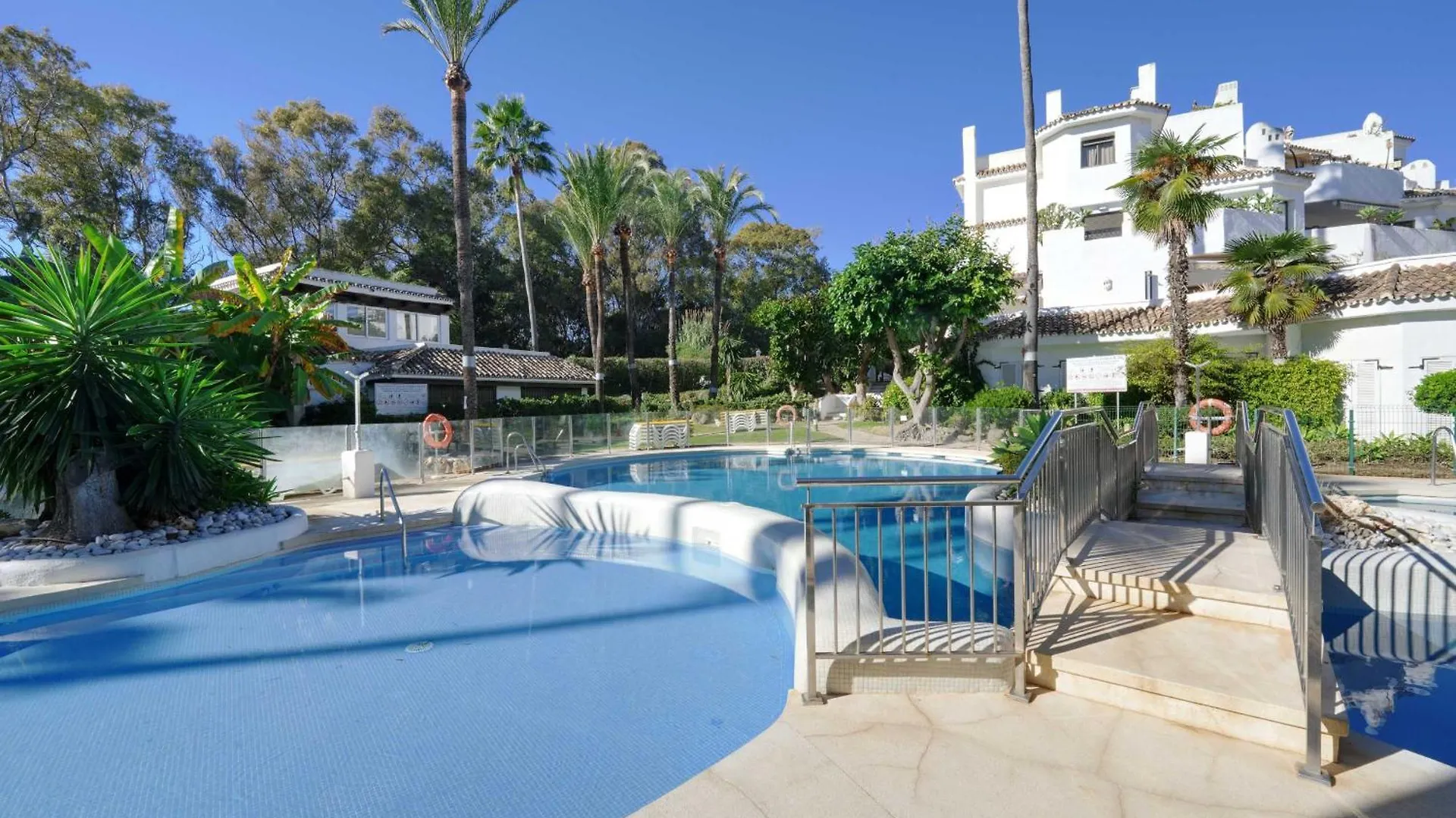Apartment 1081 Beachfront Penthouse Jacuzzi Roofterace Lounge Wifi Marbella