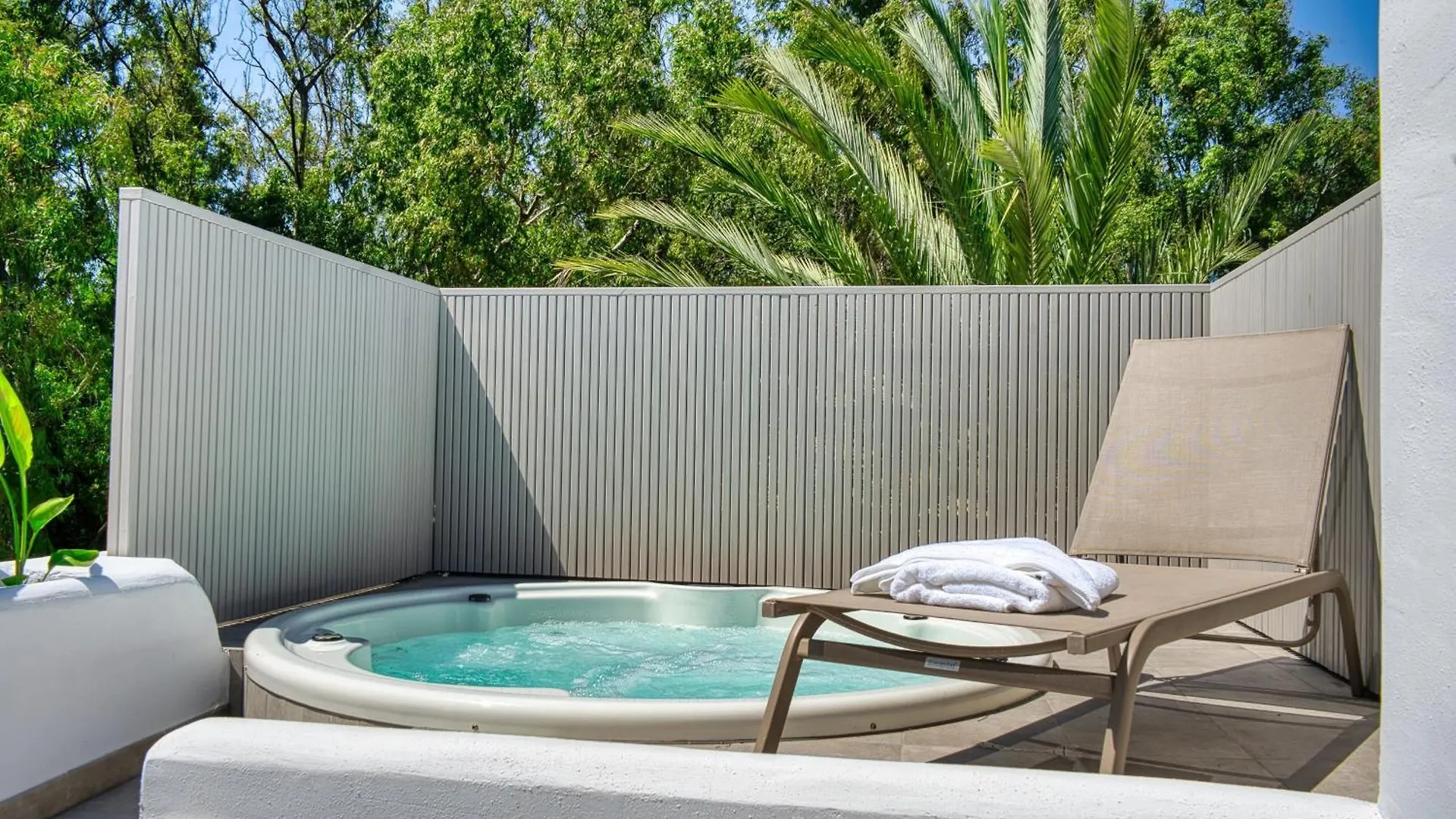 1081 Beachfront Penthouse Jacuzzi Roofterace Lounge Wifi Marbella Spain