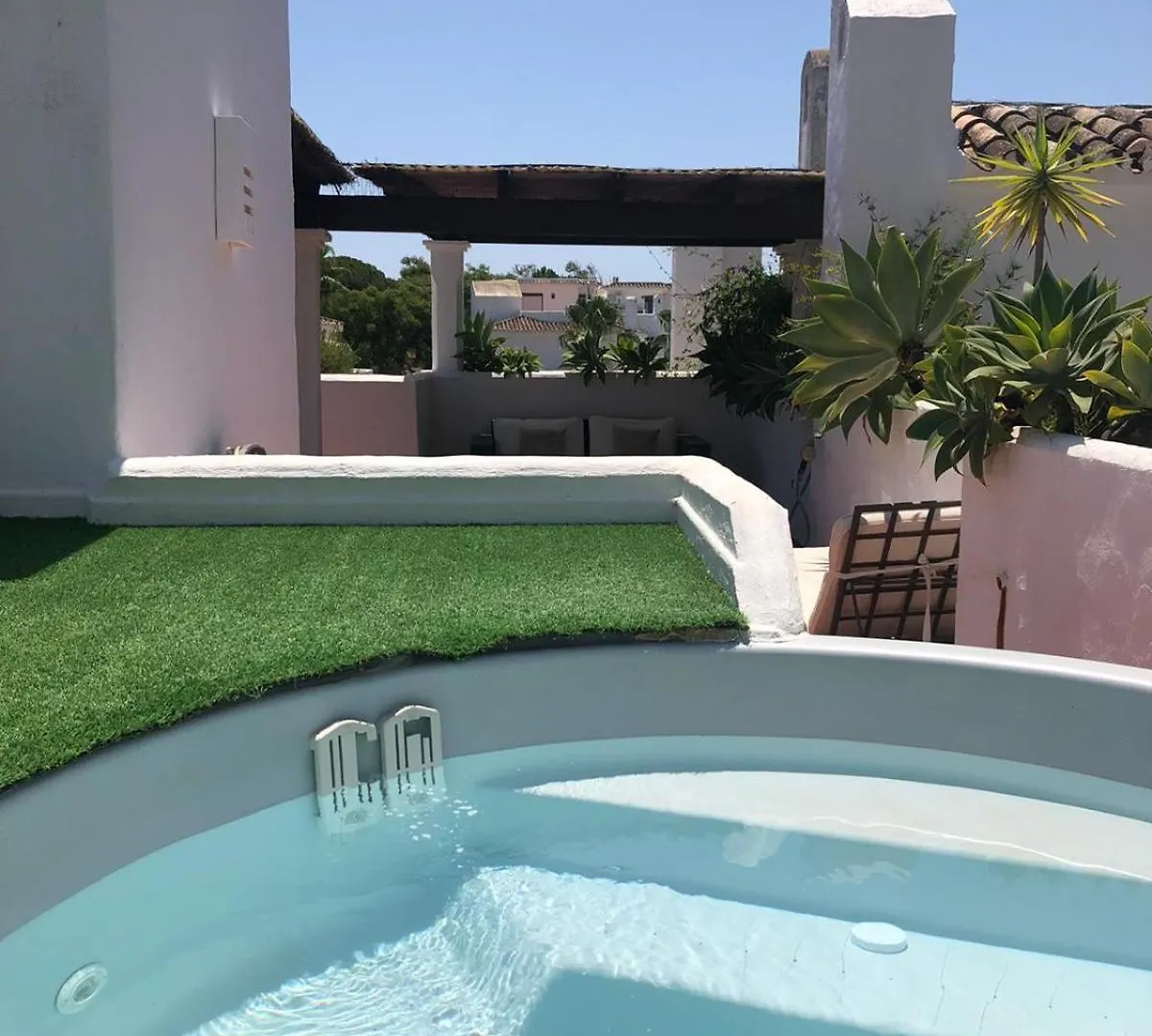 1081 Beachfront Penthouse Jacuzzi Roofterace Lounge Wifi Marbella Spain