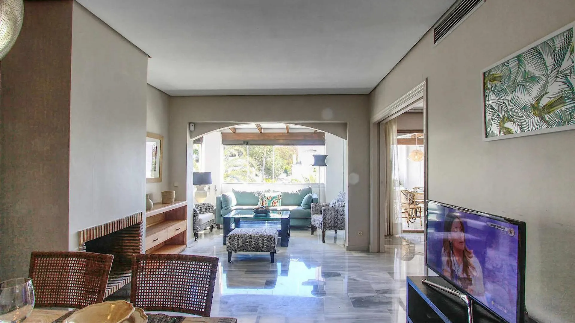 1081 Beachfront Penthouse Jacuzzi Roofterace Lounge Wifi Marbella