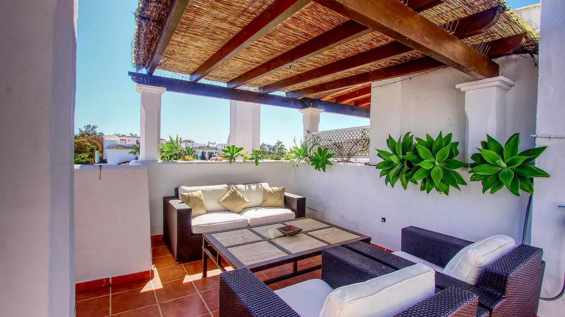 1081 Beachfront Penthouse Jacuzzi Roofterace Lounge Wifi Marbella Apartment