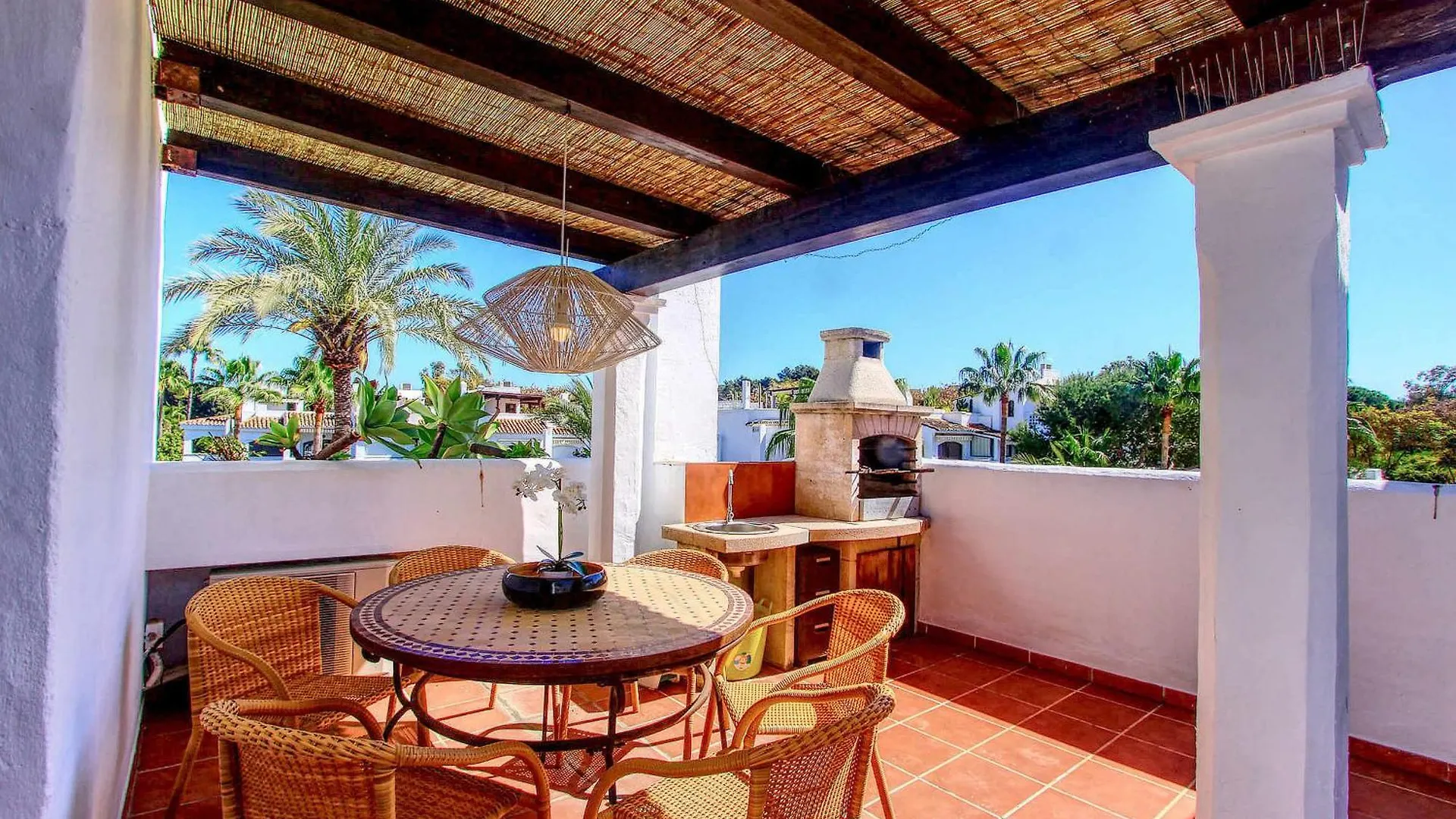 1081 Beachfront Penthouse Jacuzzi Roofterace Lounge Wifi Marbella Spain