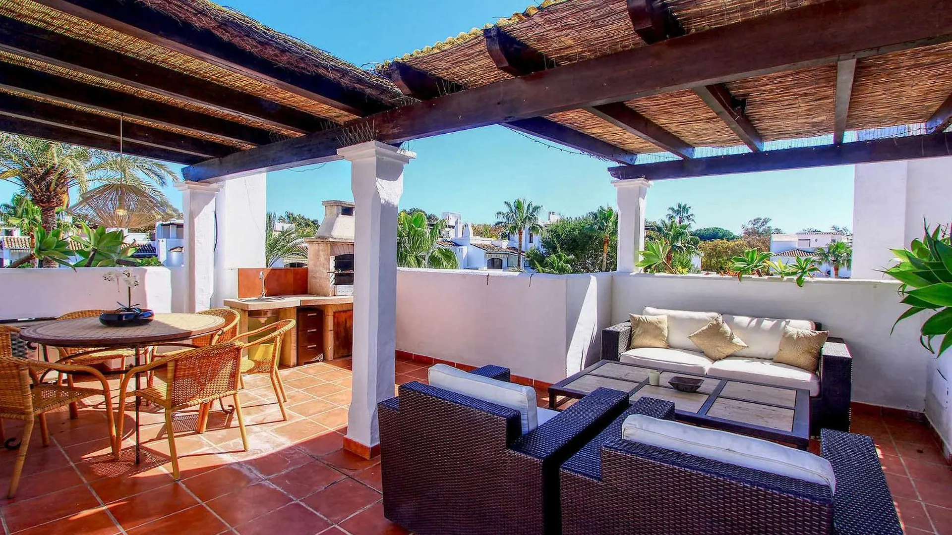 Apartment 1081 Beachfront Penthouse Jacuzzi Roofterace Lounge Wifi Marbella Spain