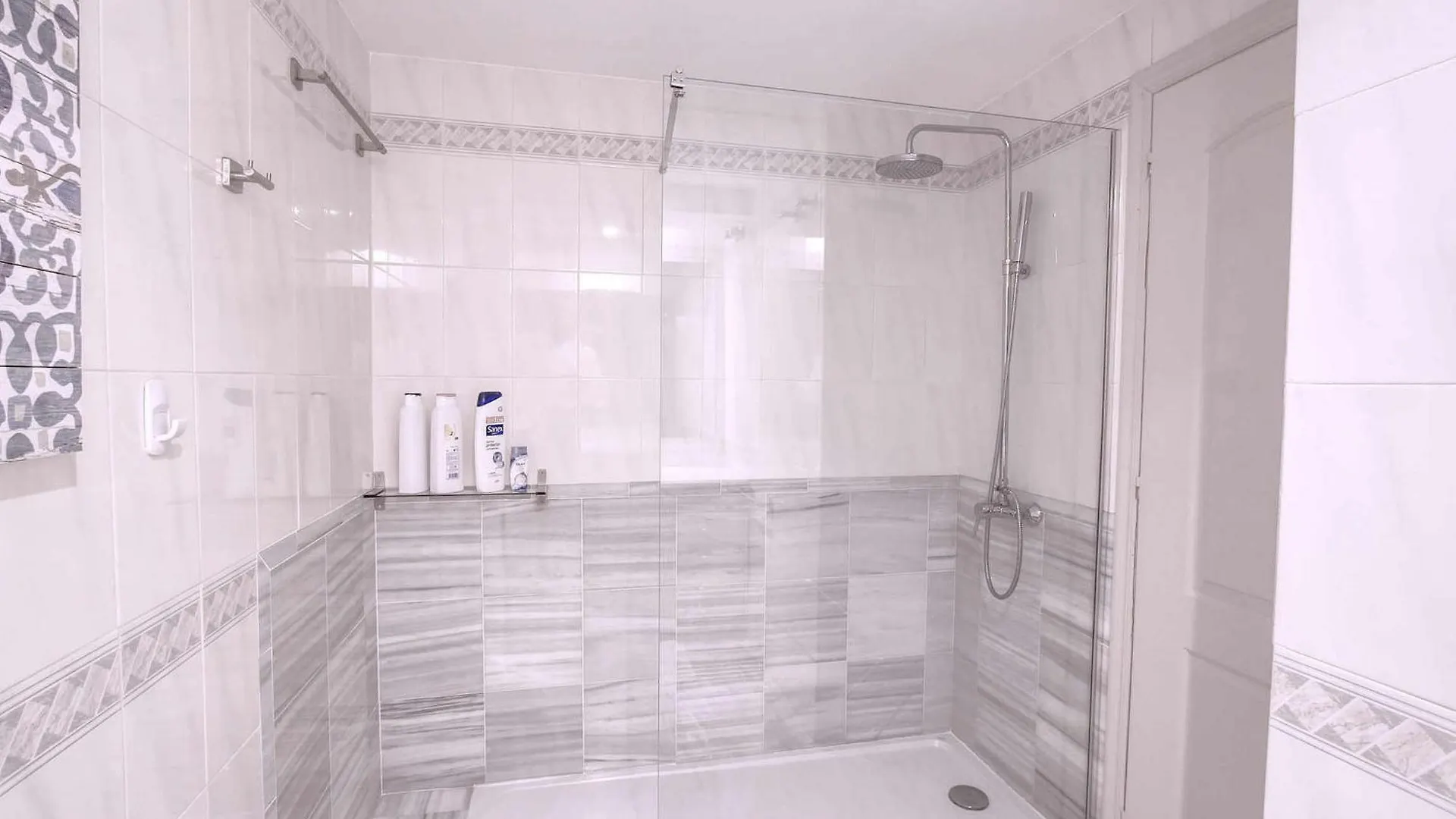 1081 Beachfront Penthouse Jacuzzi Roofterace Lounge Wifi Marbella