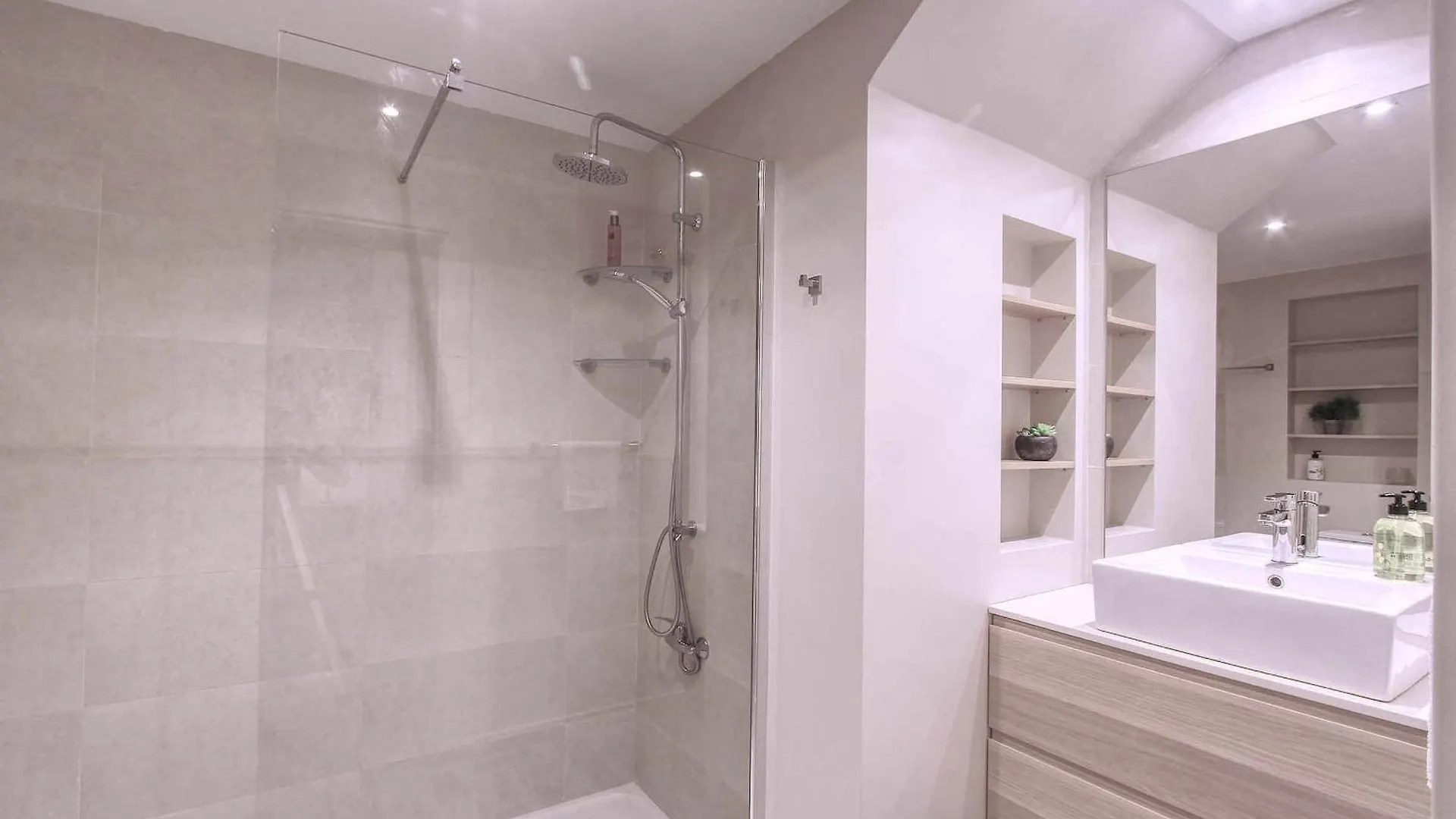 Apartment 1081 Beachfront Penthouse Jacuzzi Roofterace Lounge Wifi Marbella Spain