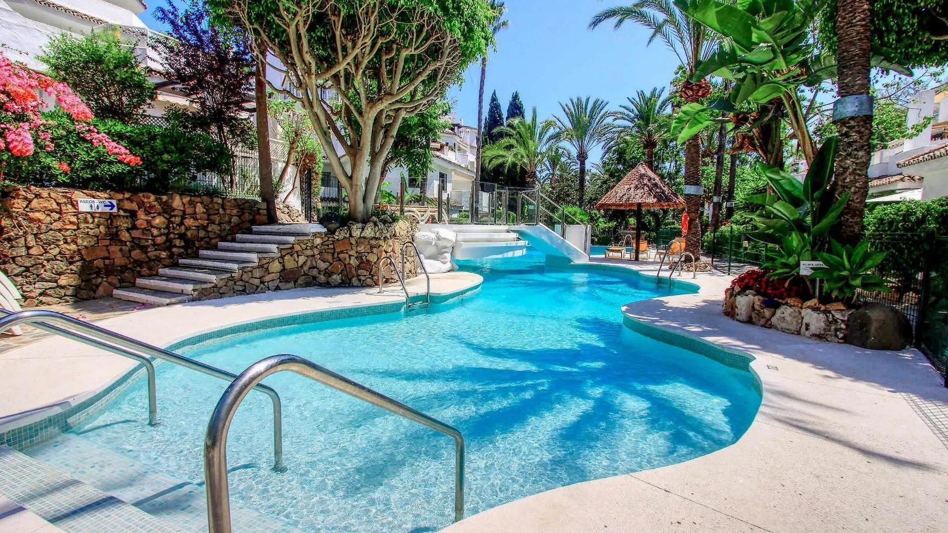 Apartment 1081 Beachfront Penthouse Jacuzzi Roofterace Lounge Wifi Marbella